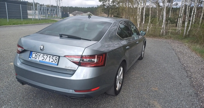 Skoda Superb cena 52900 przebieg: 366200, rok produkcji 2016 z Maków Podhalański małe 154